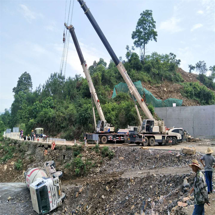 永年县汽车掉沟里叫吊车救援要多少钱